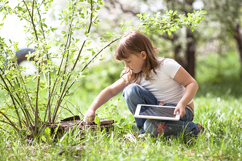 Girl Using iPad in Nature: Study Shows Positive Signs for Learning Outside of the Classroom | LocknCharge