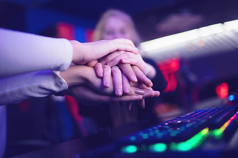 esports in schools - team cheer